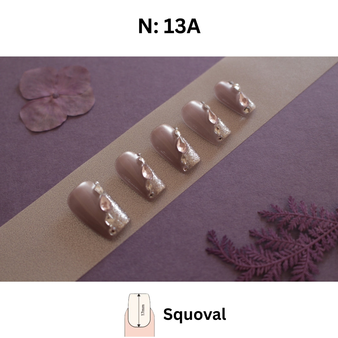 N°13 – Elegant Nude & Glitter Press-On Nails