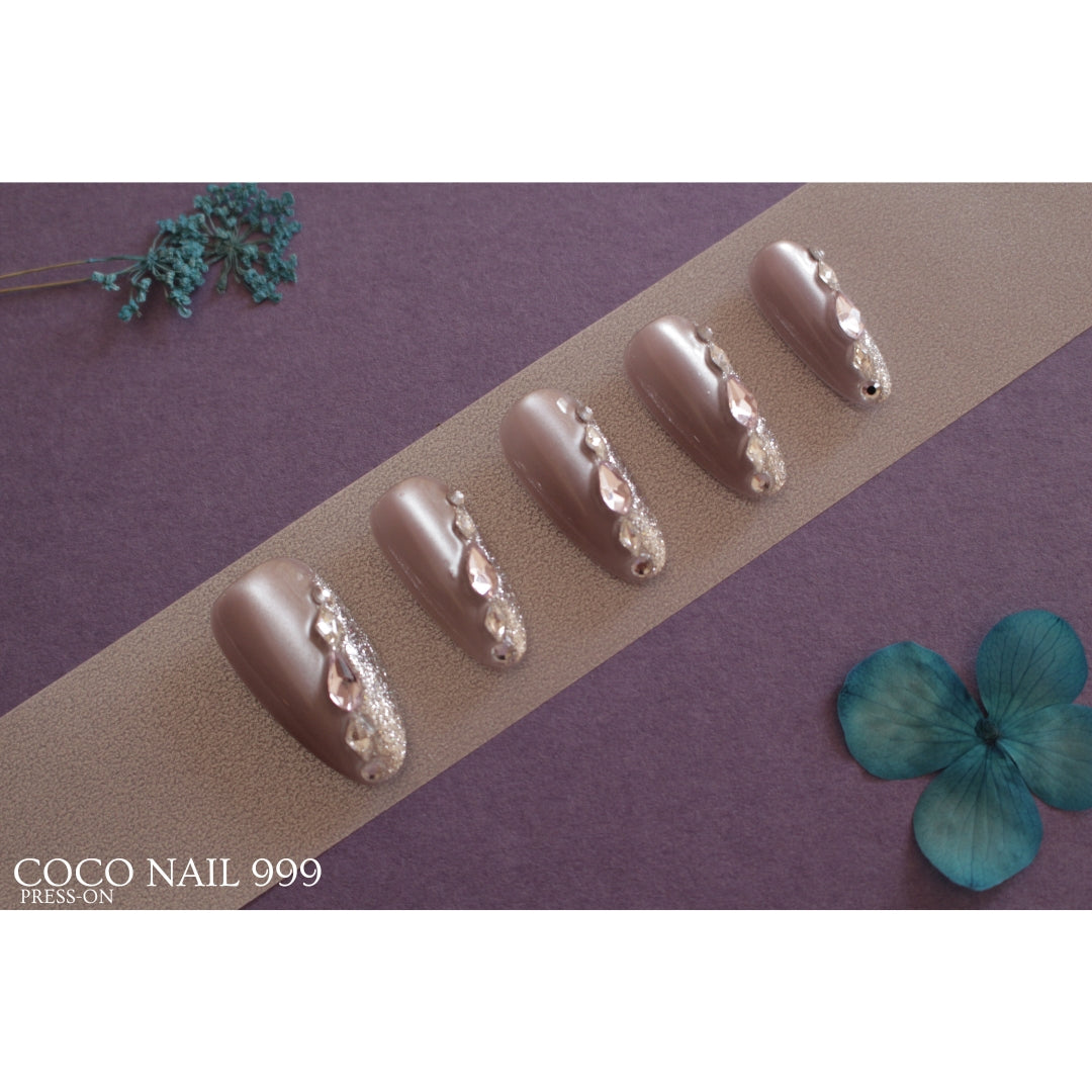 N°13 – Elegant Nude & Glitter Press-On Nails