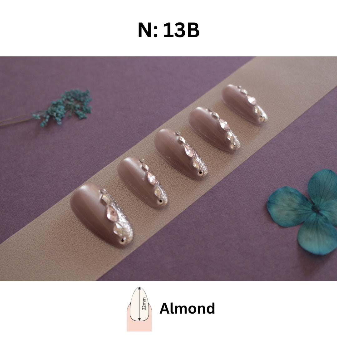 N°13 – Elegant Nude & Glitter Press-On Nails
