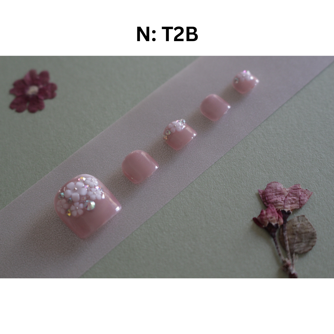 🌸T2B - Pink Floral with White – Soft pink nails adorned with delicate white floral accents.