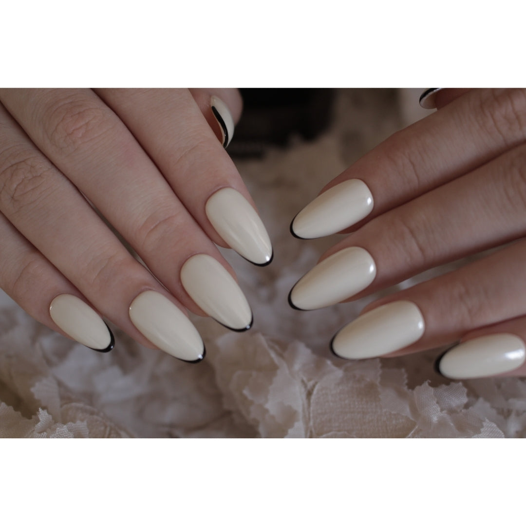 🤍 N°F30 – Classic Pearl Almond Press-On Nails