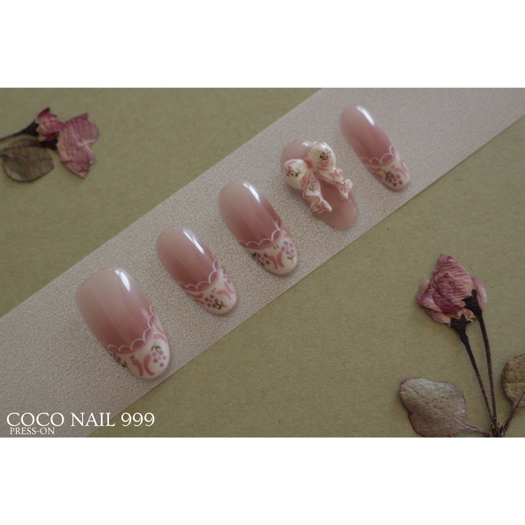 ✨ N°11 – Vintage Lace Almond Press-On Nails