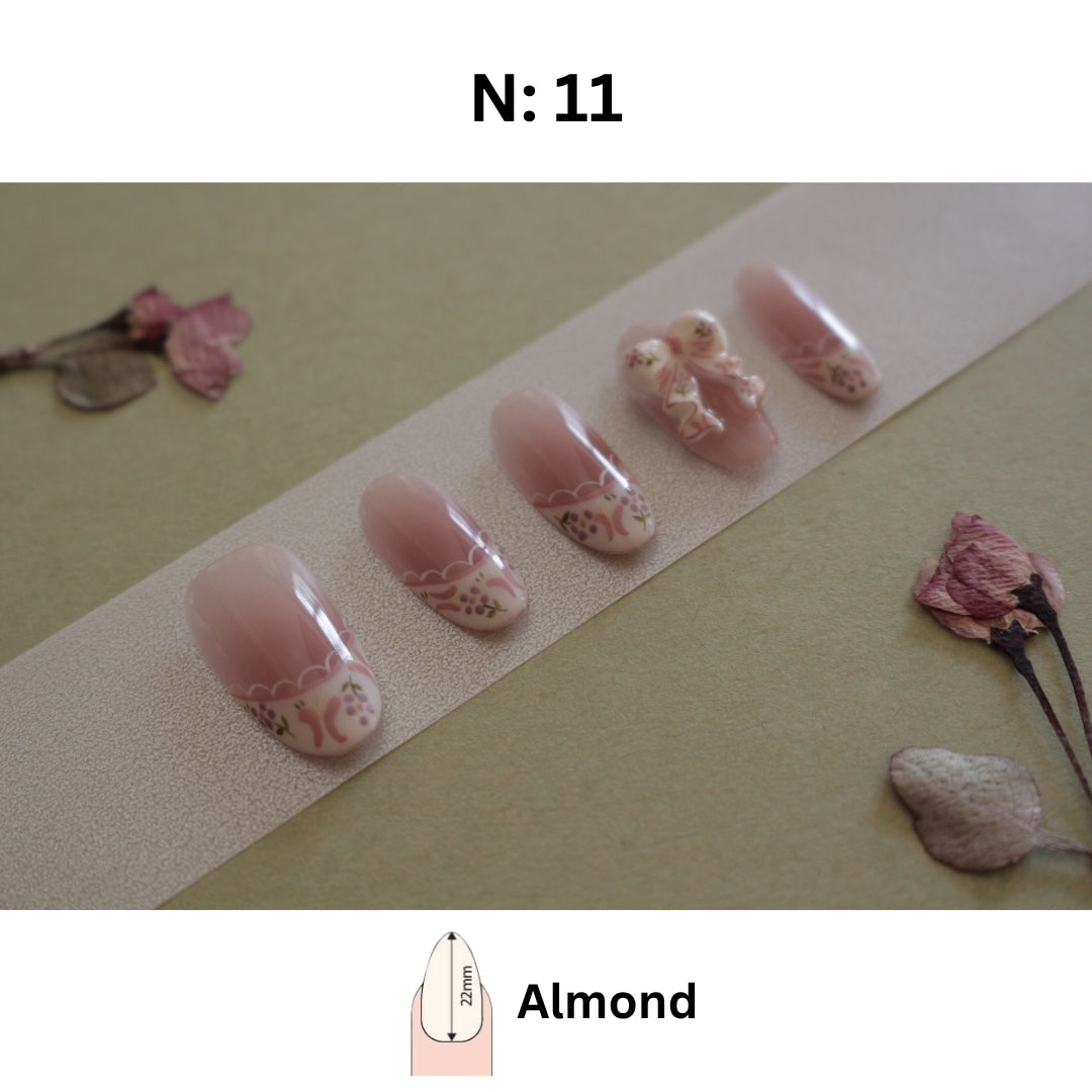 ✨ N°11 – Vintage Lace Almond Press-On Nails