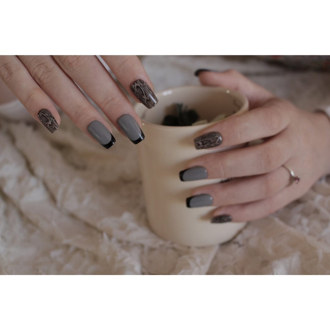 🖤 N°50 – Urban Gray Square Short Press-On Nails