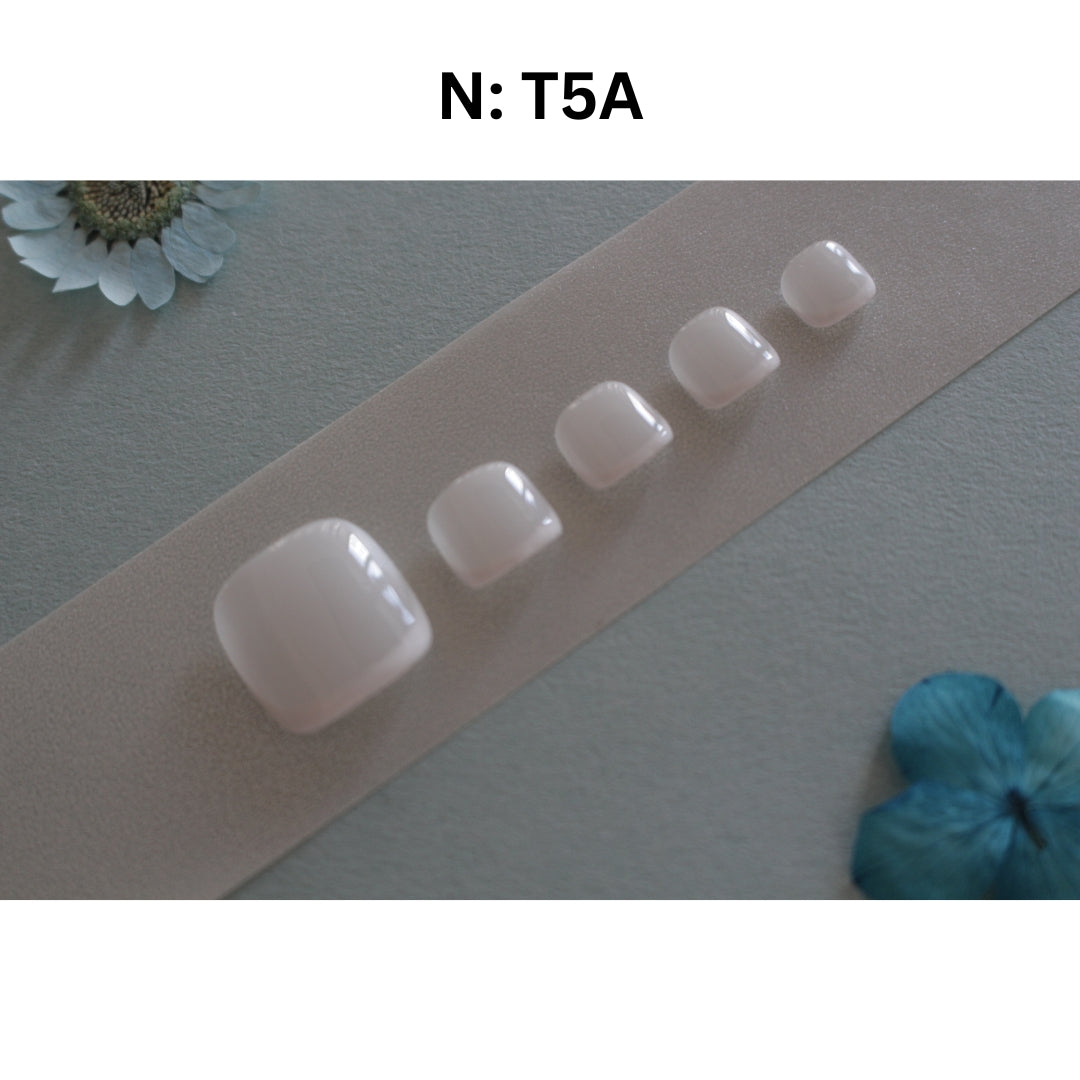 N°F23-1 With Feet – Milky White French | Toe Press-On Nails