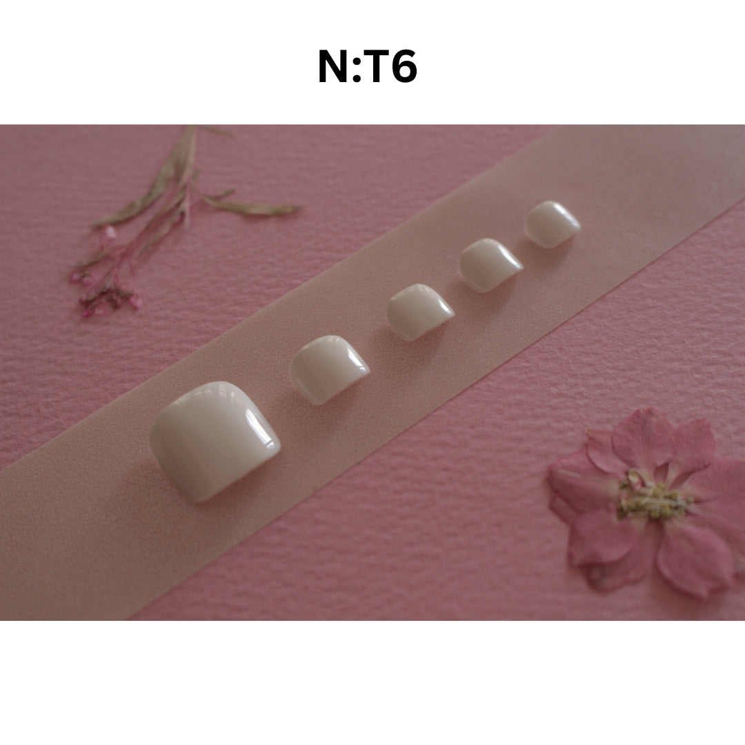 N°9-1-2 With Feet — Pure White Elegance | Toe Press-On Nails