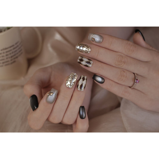 N: 37 - Glittering Squoval Set | Press-On Nails by COCO NAIL 999