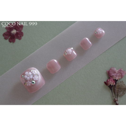 🌸T2B - Pink Floral with White – Soft pink nails adorned with delicate white floral accents.