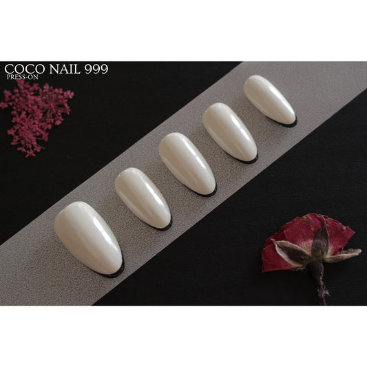 🤍 N°F30 – Classic Pearl Almond Press-On Nails