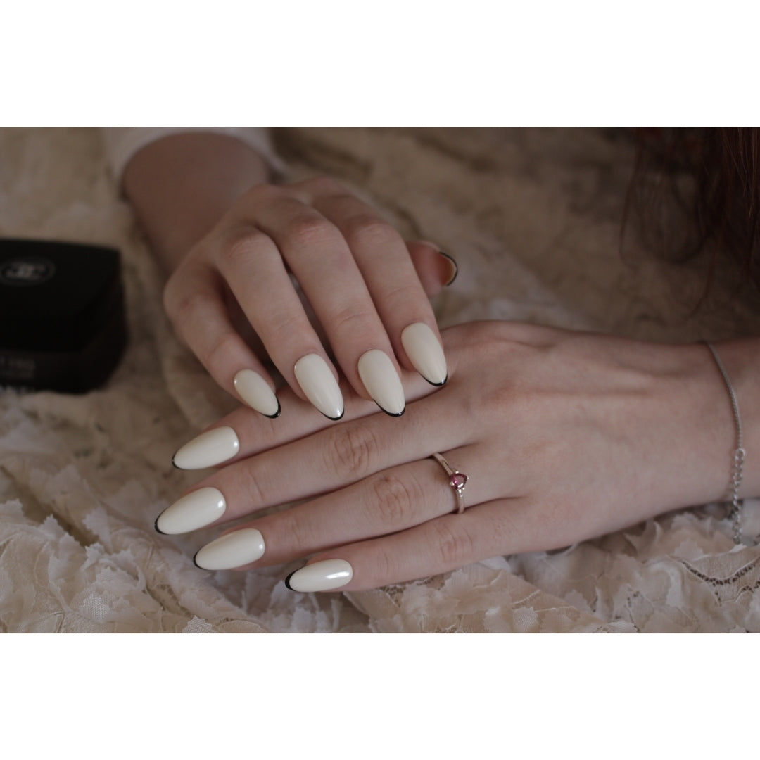 🤍 N°F30 – Classic Pearl Almond Press-On Nails